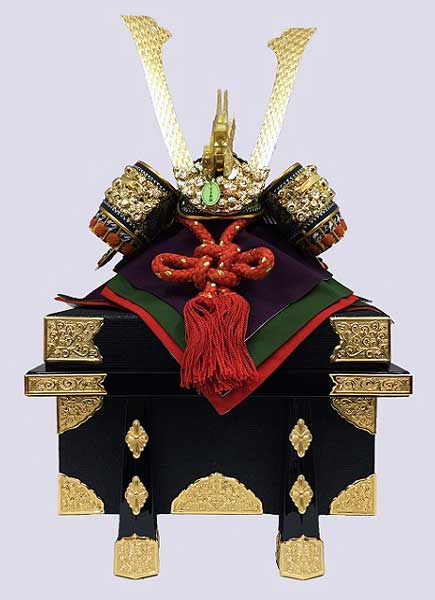 15号美濃長鍬形兜のみ櫃付き